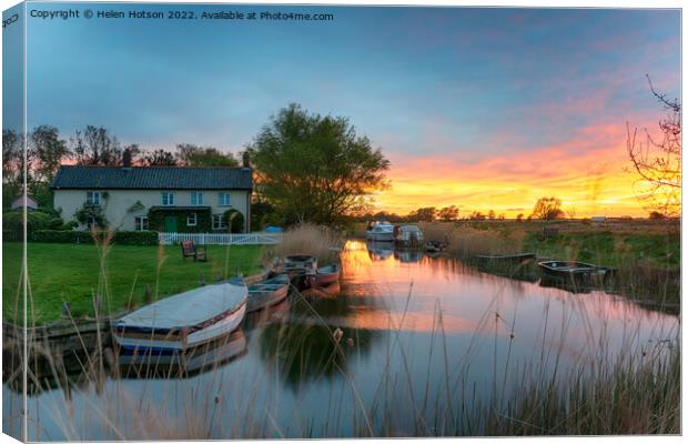Sunset at West Somerton in Norfolk Canvas Print by Helen Hotson