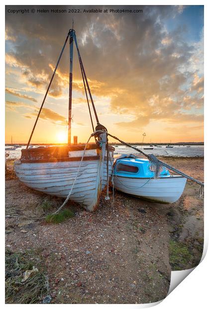 Stunning sunset over old fishing boats on the shore at West Mers Print by Helen Hotson