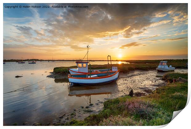 Beautiful sunset over fishing boats on the River Alde Print by Helen Hotson