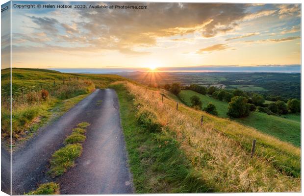 Beautiful sumer sunset in the Dorset countryside Canvas Print by Helen Hotson