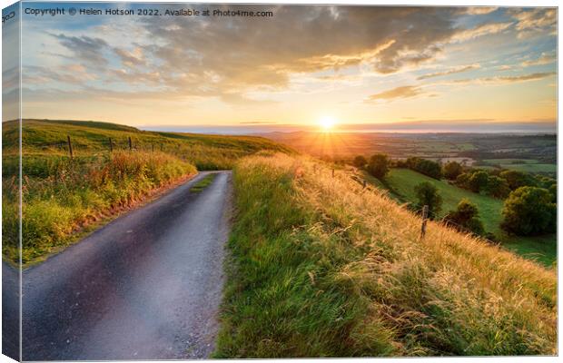 Stunning sunset over the Dorset countryside Canvas Print by Helen Hotson