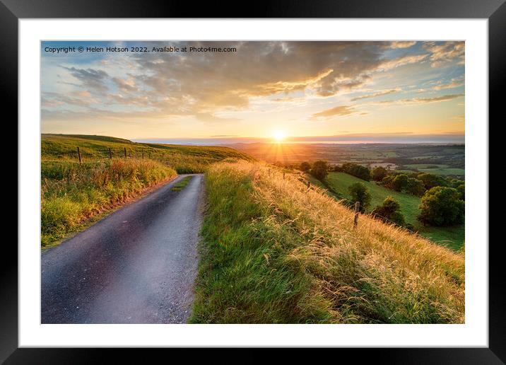 Stunning sunset over the Dorset countryside Framed Mounted Print by Helen Hotson