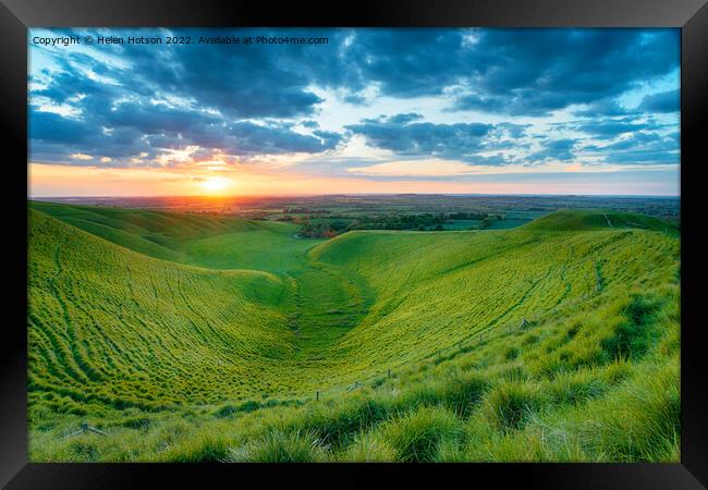 Sunset at Dragon Hill in Oxfordshire Framed Print by Helen Hotson