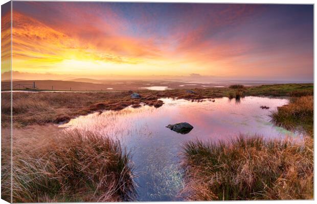 Cleitreabhal a'Deas in the Western Isles of Scotland Canvas Print by Helen Hotson