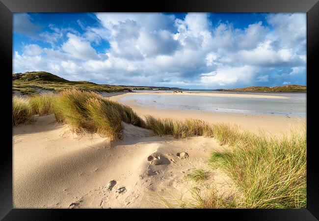 Ardroil Beach on the Isle of Lewis Framed Print by Helen Hotson