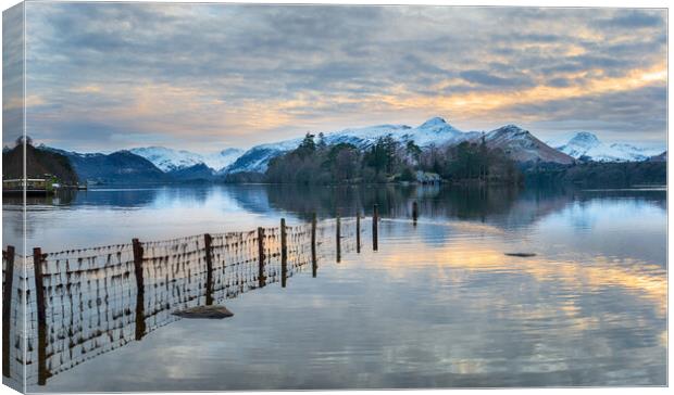 Winter sunset over Derwentwater Canvas Print by Helen Hotson