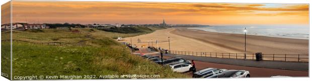 Tynemouth Beach (Panoramic) Canvas Print by Kevin Maughan