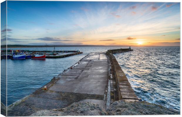 Sunset at Burghead Canvas Print by Helen Hotson