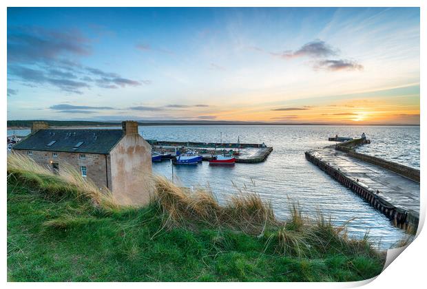 Sunset at Burghead in Scotland Print by Helen Hotson