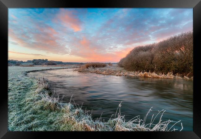 A frosty winter sunrise over the river Frome Framed Print by Helen Hotson