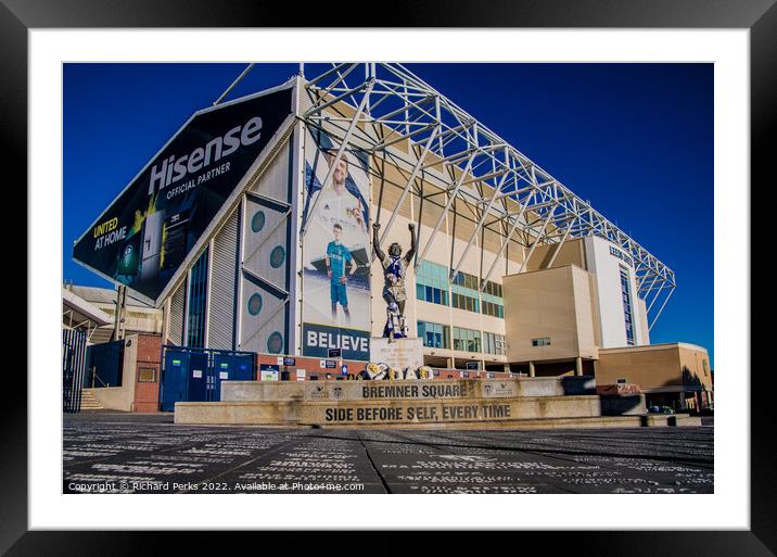 The Iconic Billy Bremner Statue at Leeds United St Framed Mounted Print by Richard Perks