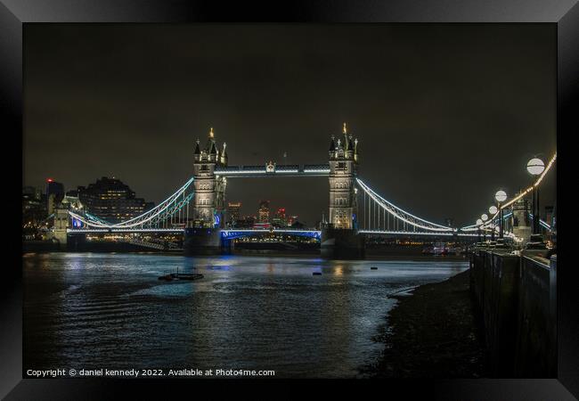 Tower Bridge by night Framed Print by daniel kennedy