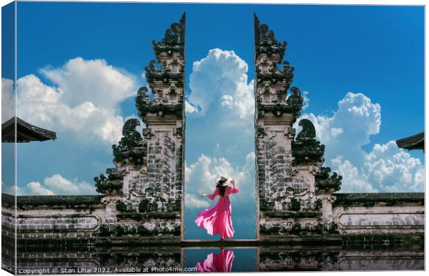 Young woman standing in temple gates at Lempuyang Luhur temple  Canvas Print by Stan Lihai