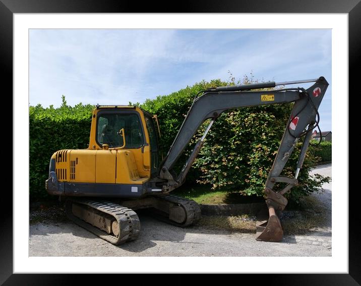 Yellow excavator digger  Framed Mounted Print by Roy Hinchliffe
