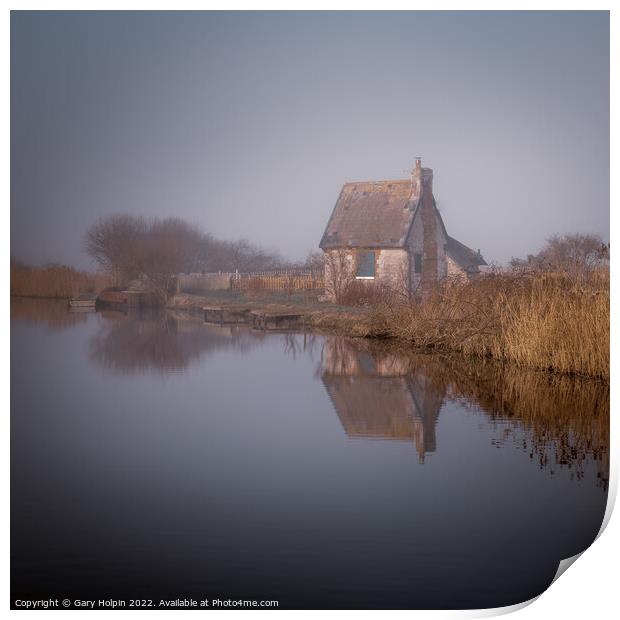 Misty morning at the lockkeepers' cottage Print by Gary Holpin