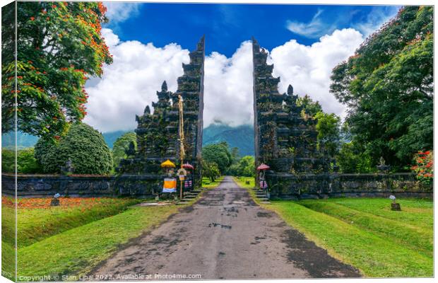Big entrance gate in Bali, Indonesia Canvas Print by Stan Lihai