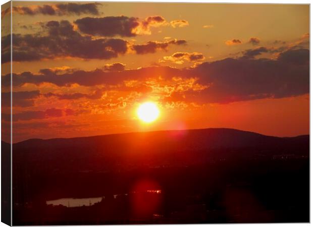 Late evening sunset Canvas Print by Stephanie Moore