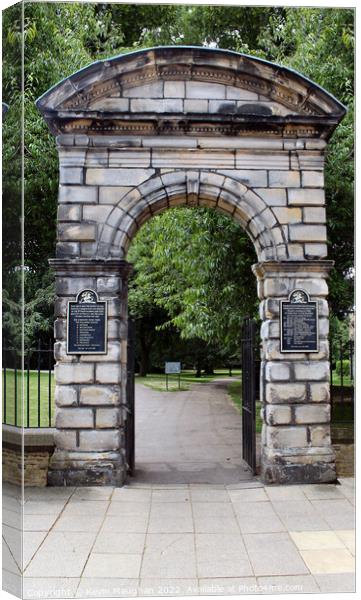 Commemorating Heroes: Hexham Park Entrance Arch Canvas Print by Kevin Maughan