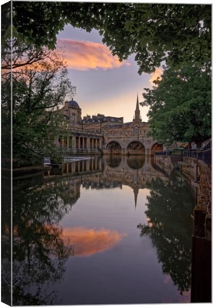 Pink Clouds reflected in the River Avon at Pulteney Bridge Bath Canvas Print by Duncan Savidge