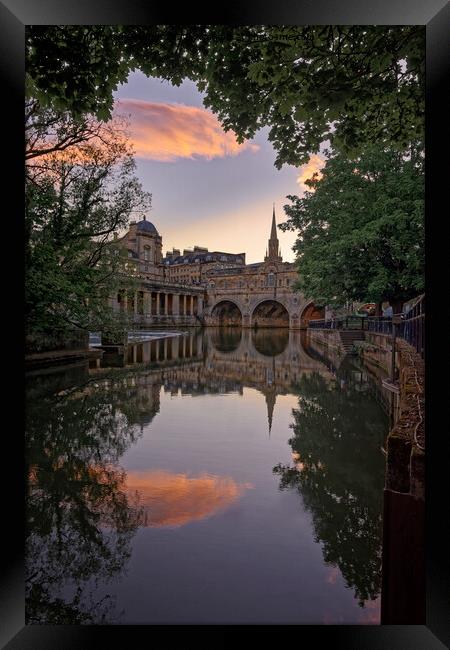 Pink Clouds reflected in the River Avon at Pulteney Bridge Bath Framed Print by Duncan Savidge