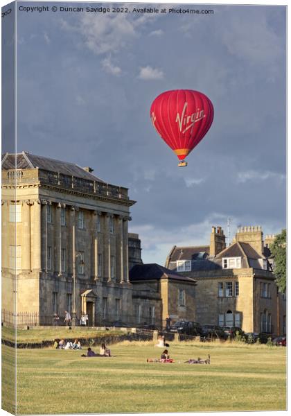 Hot Air Balloon passing no 1 the Royal crescent  Canvas Print by Duncan Savidge