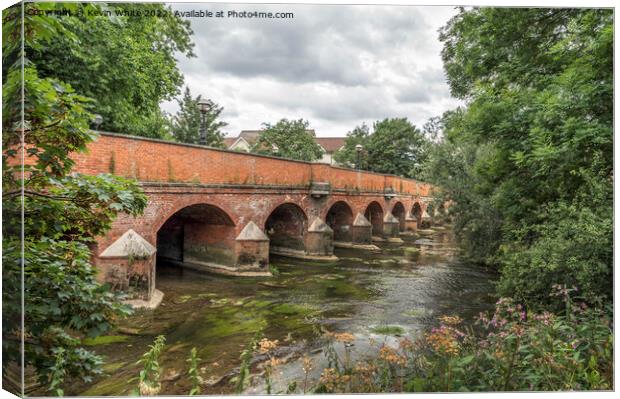 Old road bridge in Leatherhead Surrey Canvas Print by Kevin White