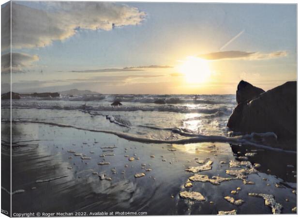 Serene Sunset Waves Canvas Print by Roger Mechan