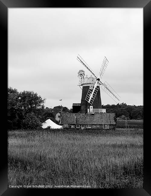 Norfolk windmill  Framed Print by Les Schofield