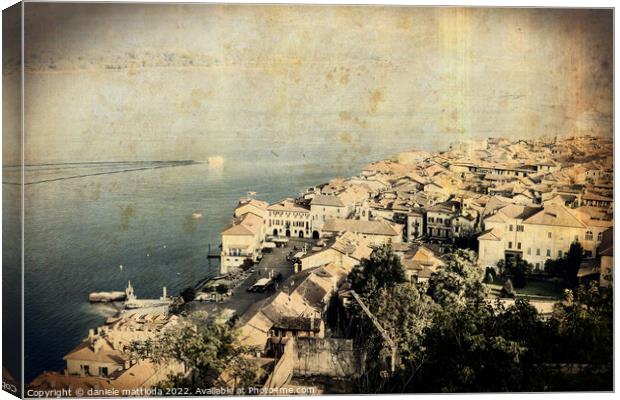 OLD EFFECT PHOTO on  panoramic view of the city of Canvas Print by daniele mattioda