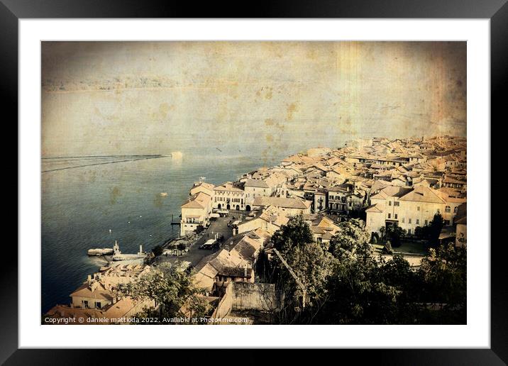 OLD EFFECT PHOTO on  panoramic view of the city of Framed Mounted Print by daniele mattioda
