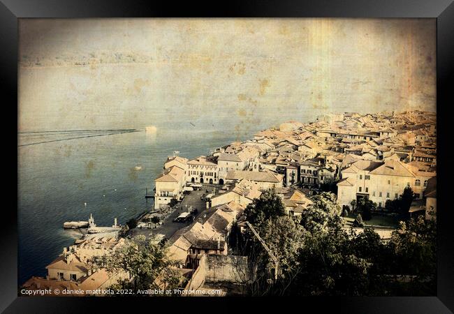 OLD EFFECT PHOTO on  panoramic view of the city of Framed Print by daniele mattioda