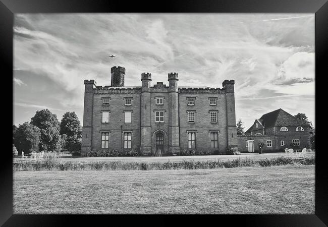 Chiddinsgtone castle Framed Print by Dawn Cox