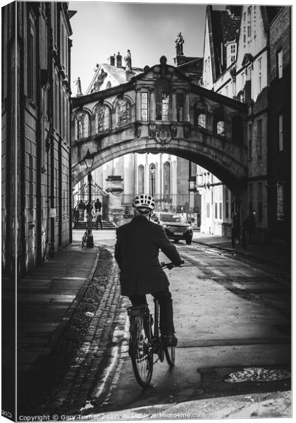Cyclist under the Bridge of Sighs, Oxford Canvas Print by Gary Turner
