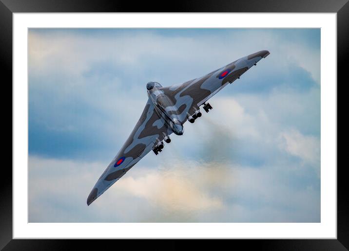 Avro Vulcan bomber XH558 Framed Mounted Print by Oxon Images