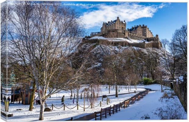 Edinburgh Castle snow from Princes Street Gardens Canvas Print by Angus McComiskey