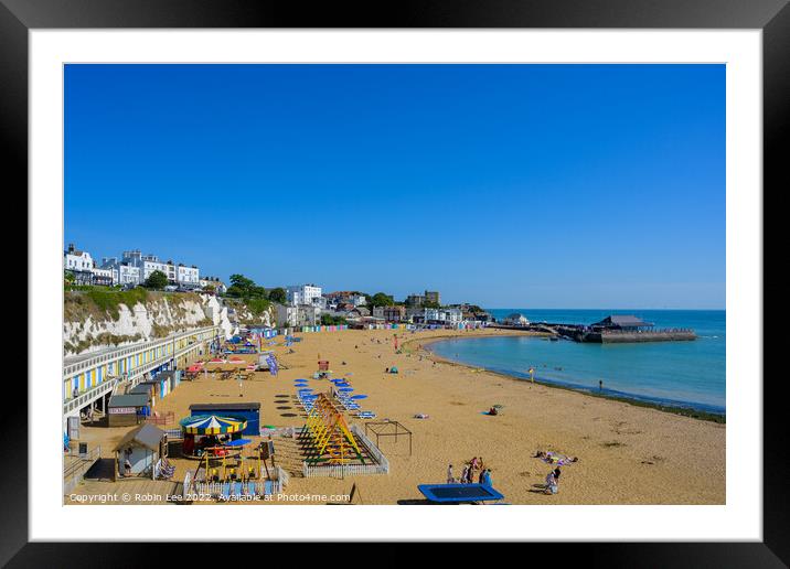Broadstairs Beach, Viking Bay during the summer Framed Mounted Print by Robin Lee