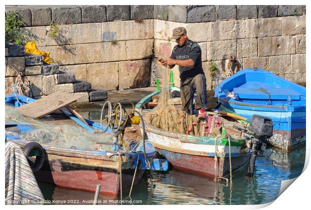 Fisherman in the dock - Siracusa Print by Laszlo Konya