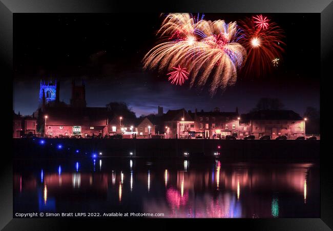Kings Lynn fireworks over river Ouse fanale Framed Print by Simon Bratt LRPS