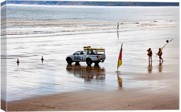 RNLI Filey Beach Canvas Print by Glen Allen