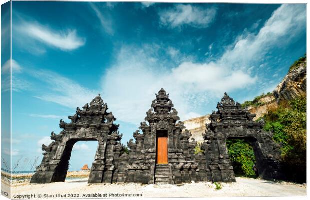 Bali Temple gate entrance at beach Canvas Print by Stan Lihai