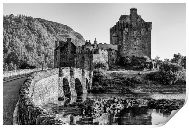 Eilean Donan Castle Print by Derek Beattie