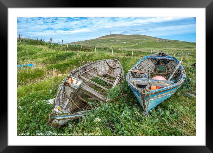 Old decaying Shetland fishing boats Framed Mounted Print by Richard Ashbee