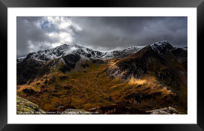 Y Garn Snowdonia mountains . Framed Mounted Print by John Henderson