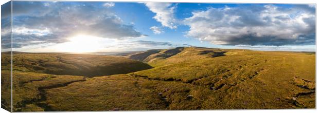 Wonderful panoramic view over the landscape of Peak District at Snake Pass Canvas Print by Erik Lattwein