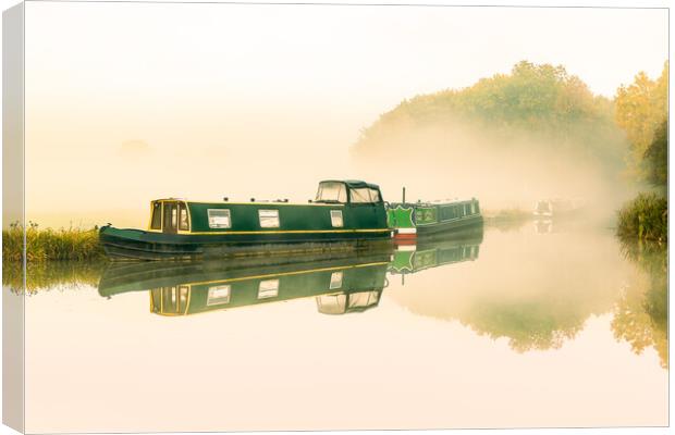 Golden dawn on the Canal. Canvas Print by Bill Allsopp