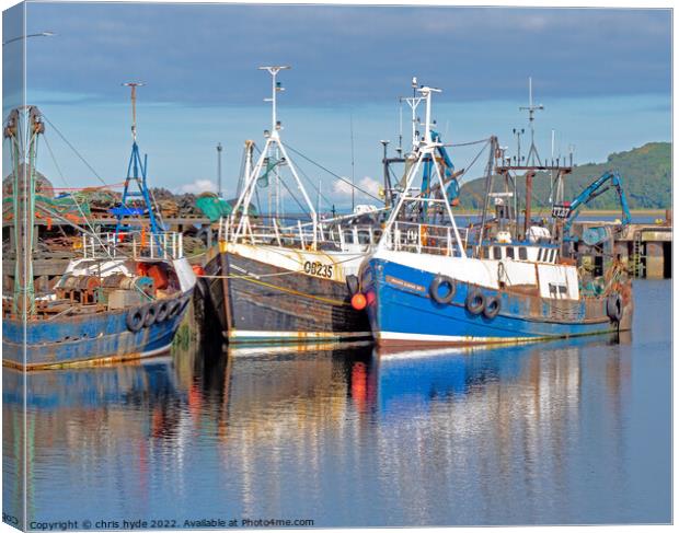 Trawlers docked in Campbeltown  Canvas Print by chris hyde