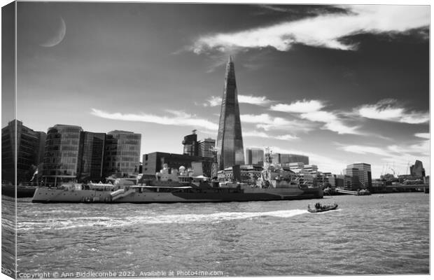 Thames cityscape with HMS Belfast in black and white Canvas Print by Ann Biddlecombe