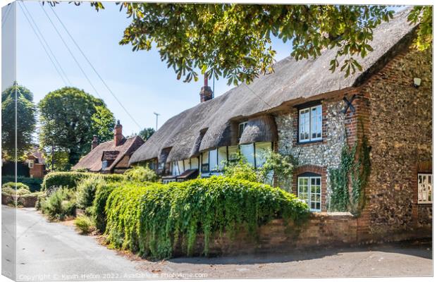 Traditional English thatched cottages  Canvas Print by Kevin Hellon