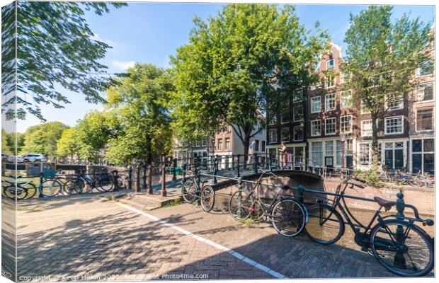 Brouwersgracht, Amsterdam Canvas Print by Kevin Hellon