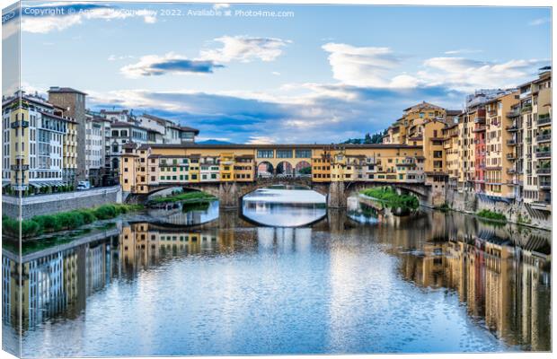 Ponte Vecchio at dawn, Florence, Tuscany Canvas Print by Angus McComiskey